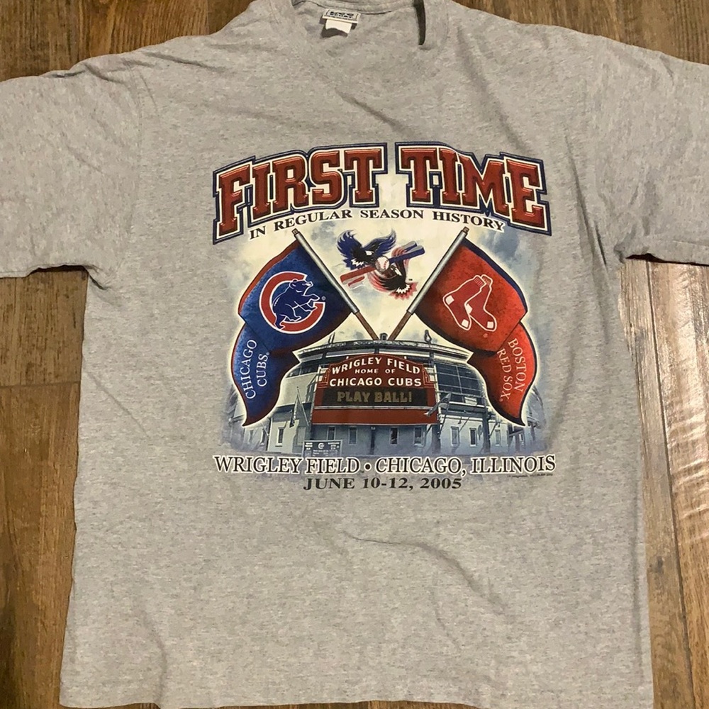 Vintage Cubs vs. Sox tee size L